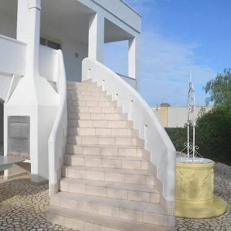 Raucci House Villa *