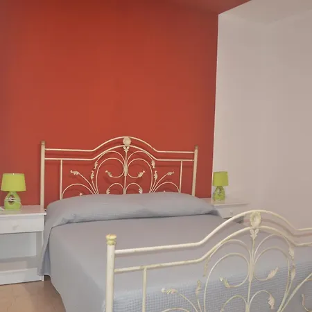 فيلة Raucci House *